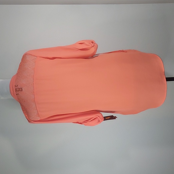 IZ Byer Coral Shirt Tail Hem 3/4 Button Up Sleeve Lace Back Shoulders Blouse M - Picture 4 of 12